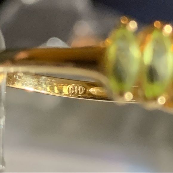 10k Gold Peridot Ring Size 8.5 - Picture 2 of 9
